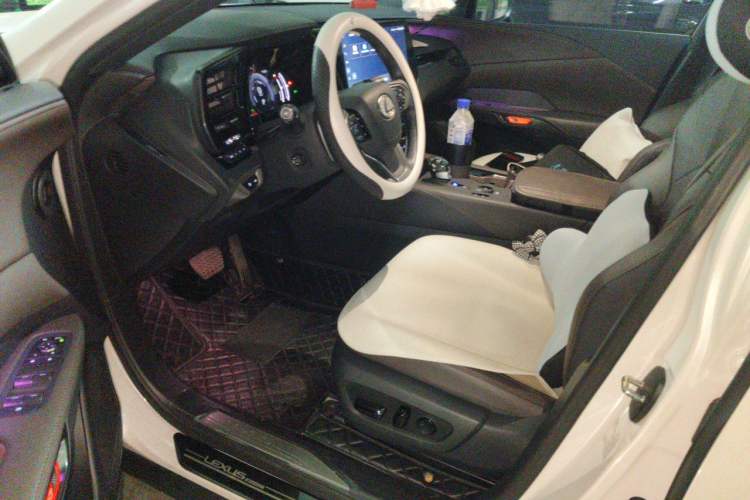 Used Lexus RX 2023 350h Four-Wheel Drive Enjoyment Version Left Front Seat