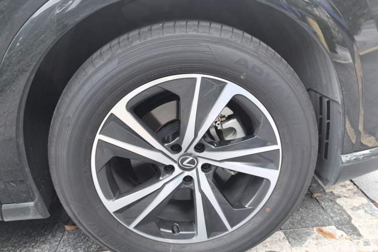 Used Lexus RX 2025 300 Four-Wheel Drive Junxiang Edition Right Front Wheel Hub