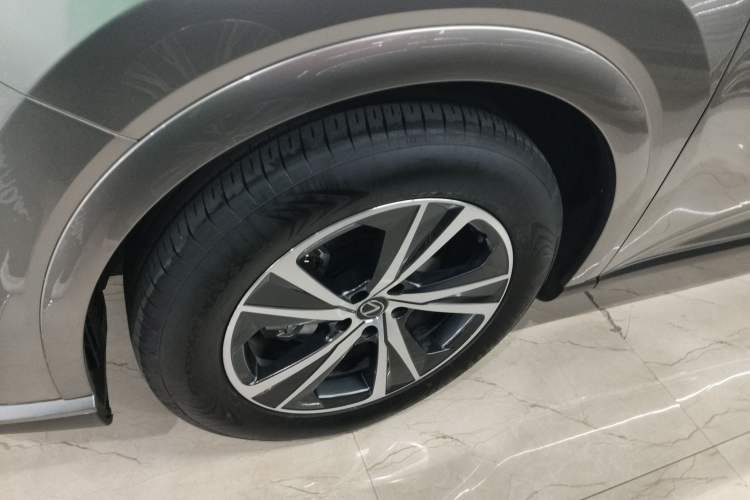 Used Lexus RX 2025 300 Four-Wheel Drive Junxiang Edition Left Front Wheel Hub