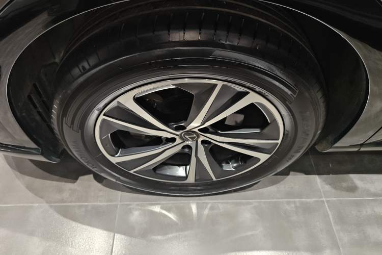 Used Lexus RX 2025 300 Four-Wheel Drive Junxiang Edition Left Front Wheel Hub