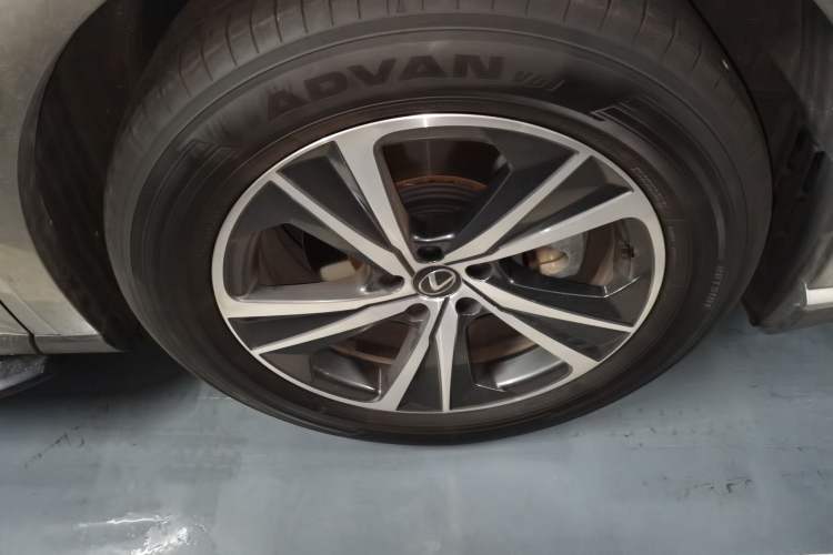 Used Lexus RX 2025 300 Four-Wheel Drive Junxiang Edition Right Front Wheel Hub