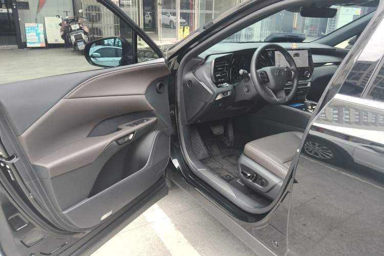 Used Lexus RX 2025 350h Two-Wheel Drive Comfort Edition Driver Seat