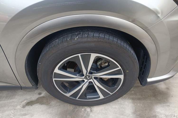 Used Lexus RX 2025 300 Four-Wheel Drive Junxiang Edition Right Front Wheel Hub