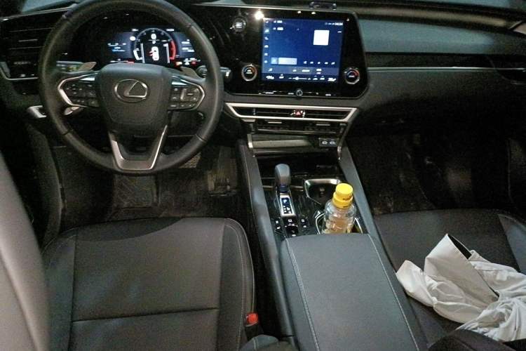 Used Lexus RX 2025 300 Four-Wheel Drive Junxiang Edition Center Console