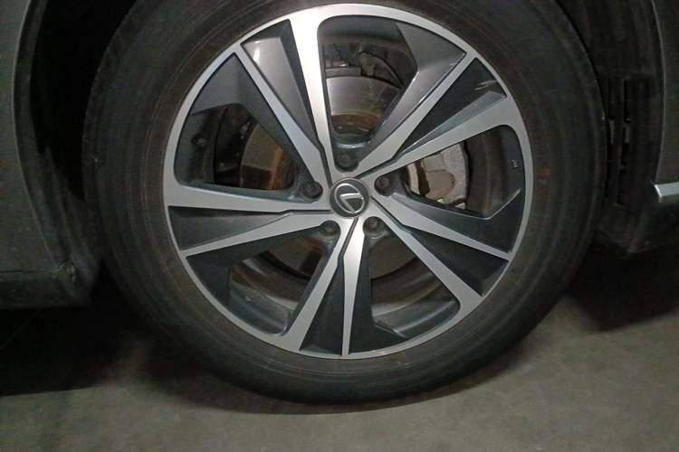 Used Lexus RX 2025 300 Four-Wheel Drive Junxiang Edition Right Front Wheel Hub