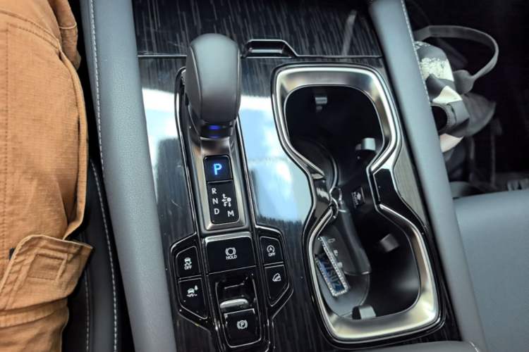 Used Lexus RX 2025 300 Four-Wheel Drive Junxiang Edition Gear Lever