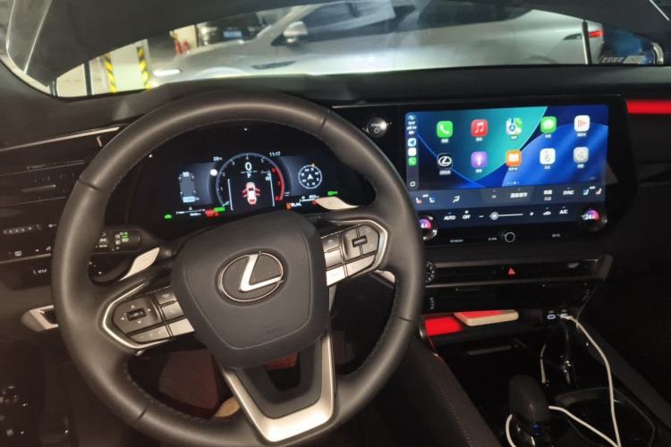 Used Lexus RX 2026 Model 350h Two-Wheel-Drive Comfort Edition Center Console