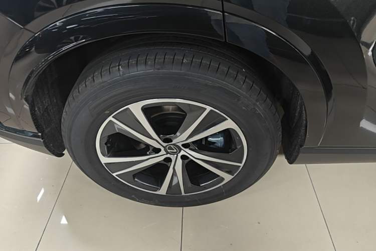 Used Lexus RX 2026 Model 300 Four-Wheel-Drive Junxiang Edition Right Rear Wheel Hub