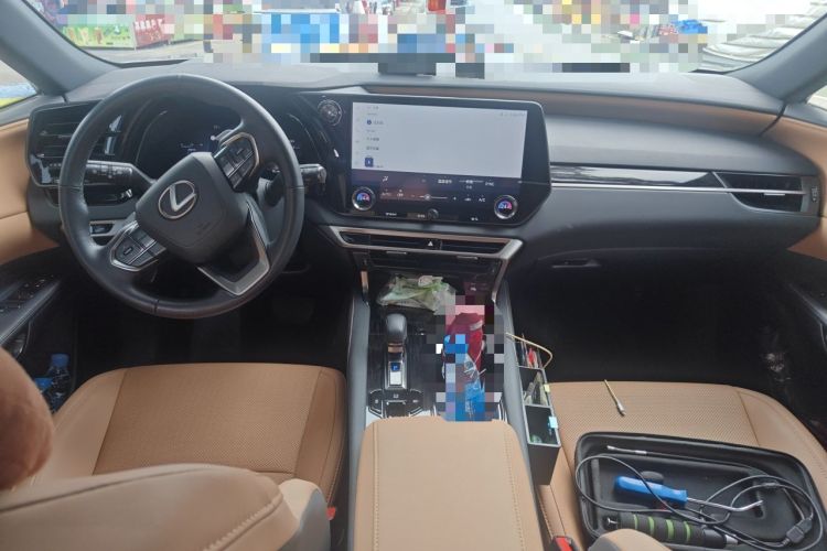 Used Lexus RX 2026 Model 350h Two-Wheel-Drive Joy Edition Center Console