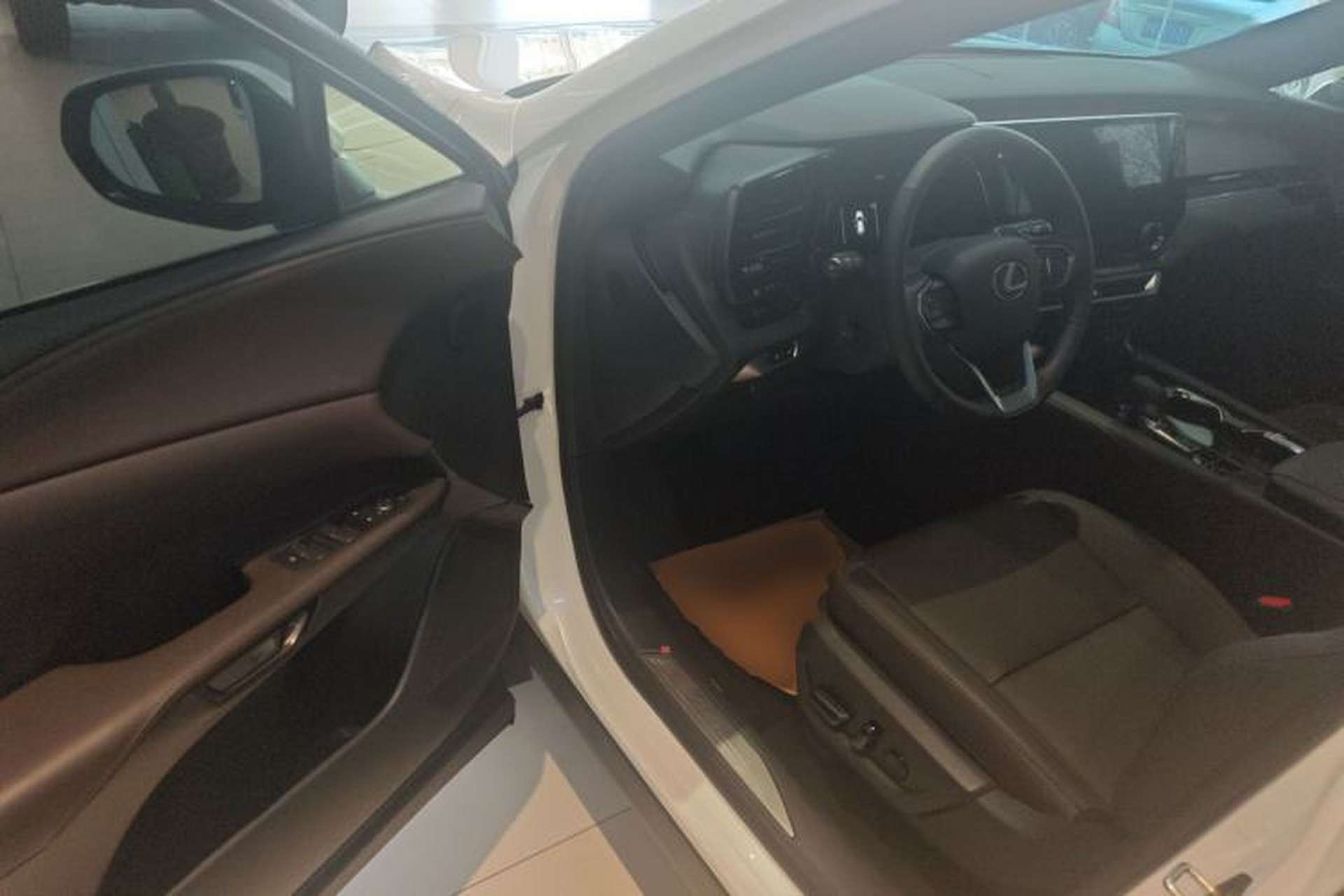 Used Lexus RX 2026 Model 350h Four-Wheel-Drive Chunxiang Edition Driver Seat