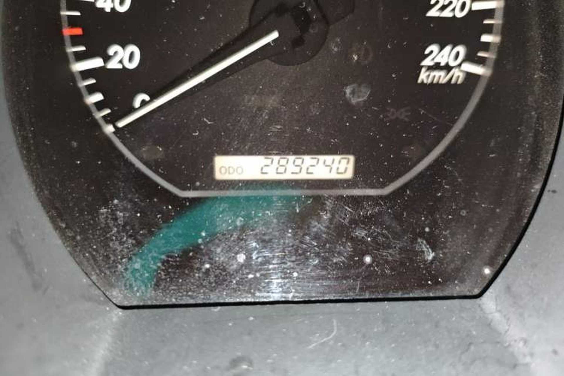 Used Lexus RX Classic 2006 350 Odometer Close Up