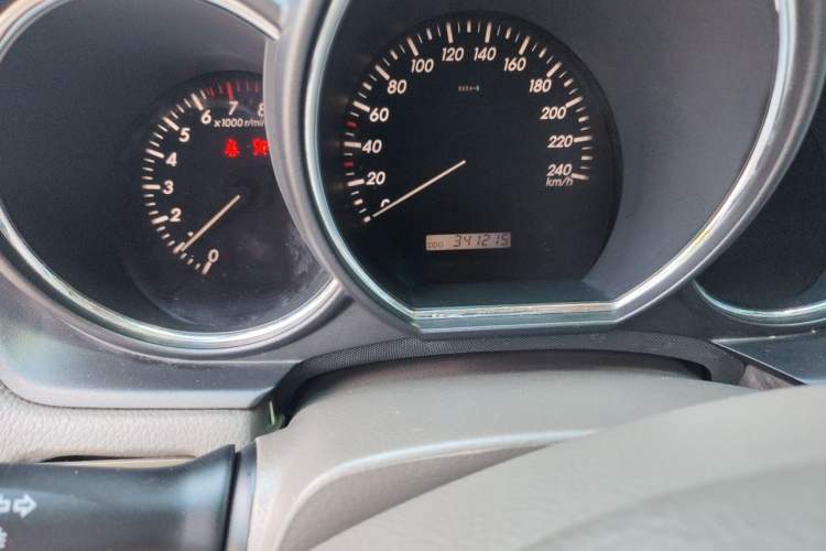 Used Lexus RX Classic 2006 350 Odometer Close Up