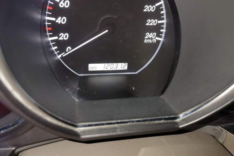 Used Lexus RX Classic 2006 350 Odometer Close Up