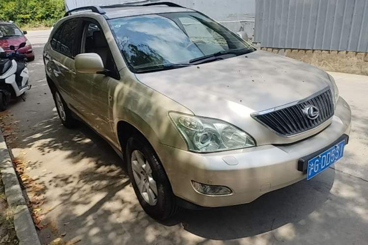 Used Lexus RX Classic 2006 350 Front Right 45 Deg