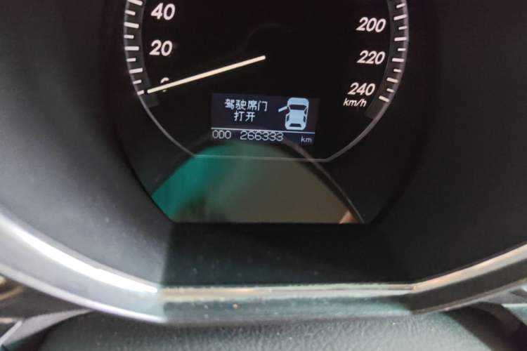 Used Lexus RX Classic 2007 400h Odometer Close Up