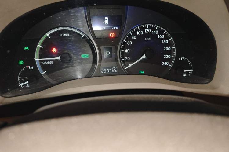 Used Lexus RX Classic 2009 450h Odometer Close Up