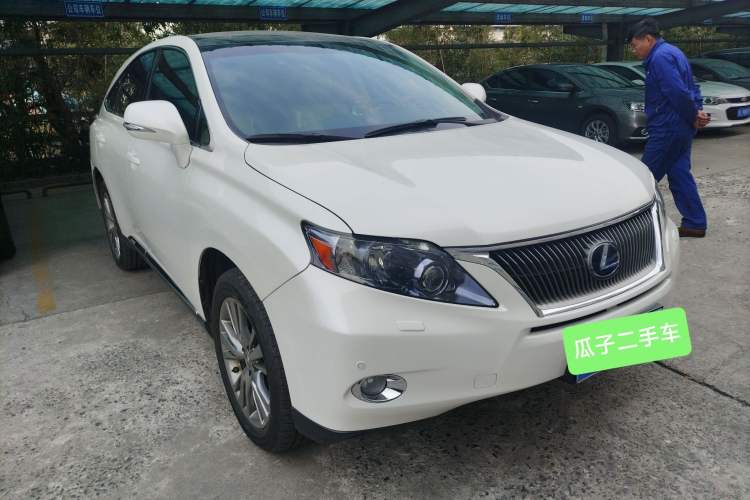 Used Lexus RX Classic 2009 450h Front Right 45 Deg