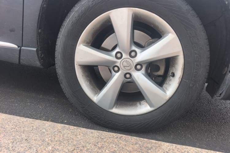 Used Lexus RX Classic 2011 270 Luxury Edition Right Front Wheel Hub