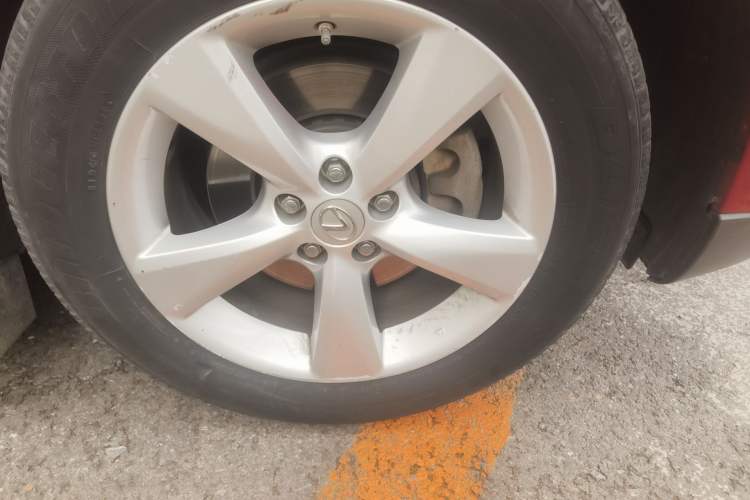 Used Lexus RX Classic 2011 270 Luxury Edition Right Front Wheel Hub