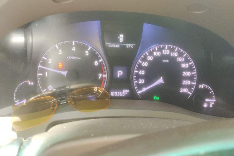 Used Lexus RX Classic 2012 270 Elegant Edition Odometer Close Up