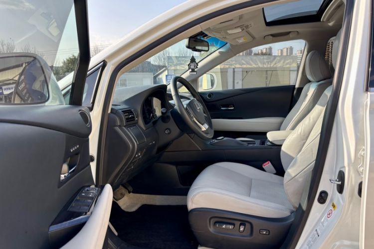 Used Lexus RX Classic 2012 270 Elegant Edition Interior 4