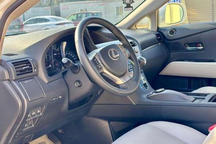 Used Lexus RX Classic 2012 270 Elegant Edition Interior 8