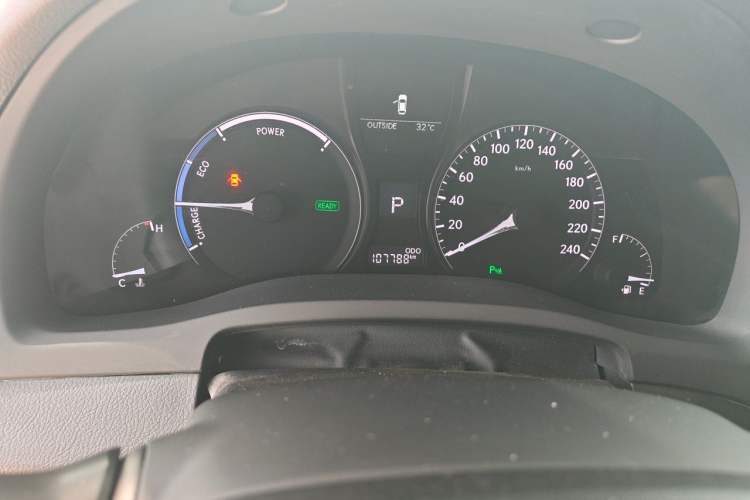 Used Lexus RX Classic 2012 450h Odometer Close Up