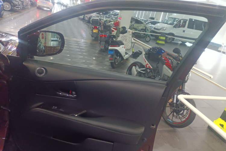 Used Lexus RX Classic 2013 270 Elite Edition Interior 4