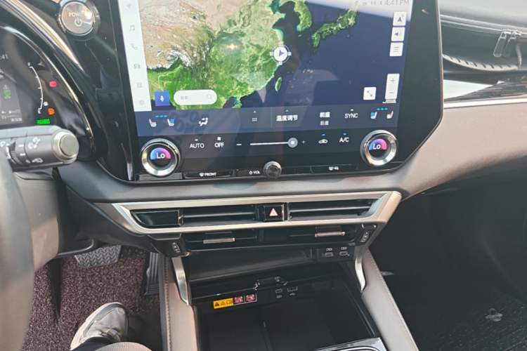 Used Lexus RX New Energy 2023 450h+ Four-Wheel Drive Enjoyment Edition Audio And AC Panel