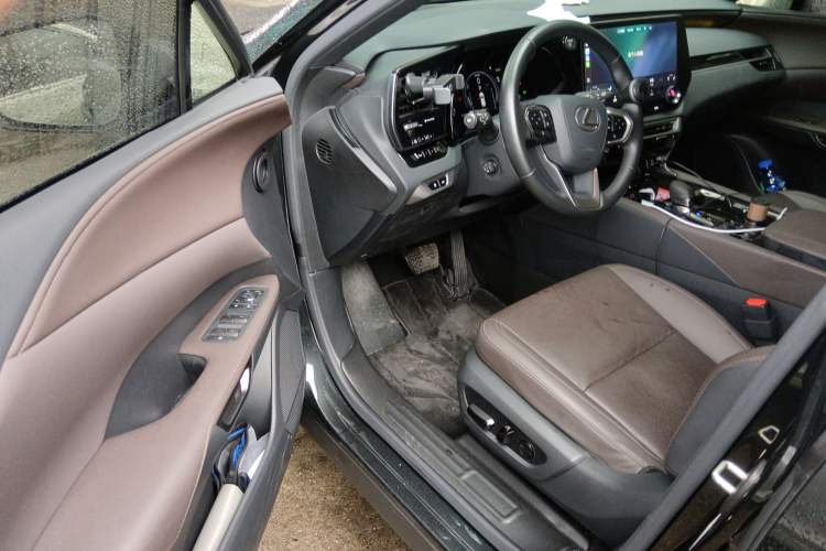 Used Lexus RX New Energy 2023 450h+ Four-Wheel Drive Enjoyment Edition Driver Seat