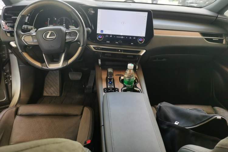 Used Lexus RX New Energy 2023 450h+ Four-Wheel Drive Enjoyment Edition Center Console