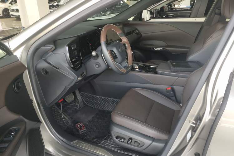 Used Lexus RX New Energy 2023 450h+ Four-Wheel Drive Enjoyment Edition Driver Seat