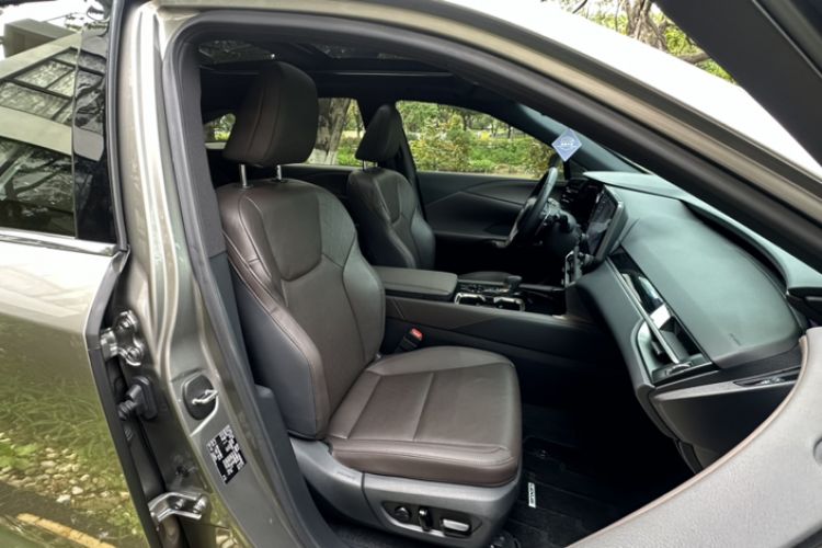 Used Lexus RX New Energy 2023 450h+ Four-Wheel Drive Enjoyment Edition Right Front Seat
