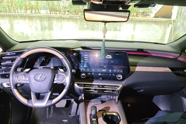 Used Lexus RX New Energy 2023 450h+ Four-Wheel Drive Enjoyment Edition Center Console