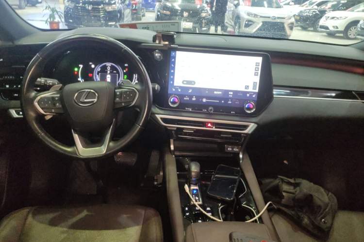Used Lexus RX New Energy 2023 450h+ Four-Wheel Drive Enjoyment Edition Center Console