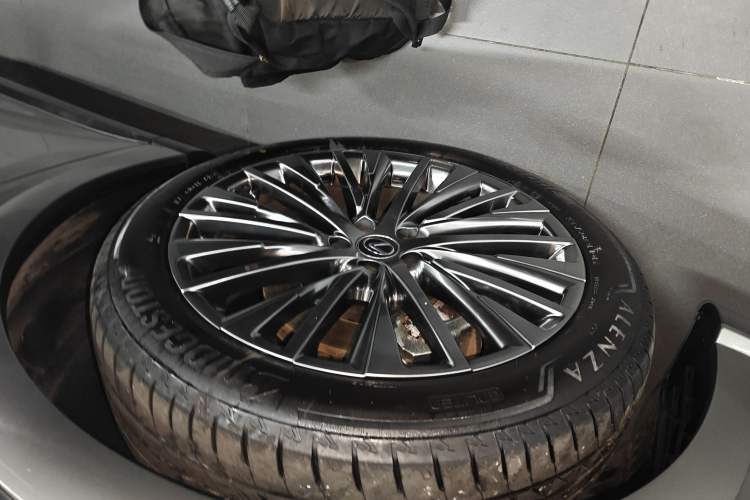 Used Lexus RX New Energy 2023 450h+ Four-Wheel Drive Enjoyment Edition Left Front Wheel Hub