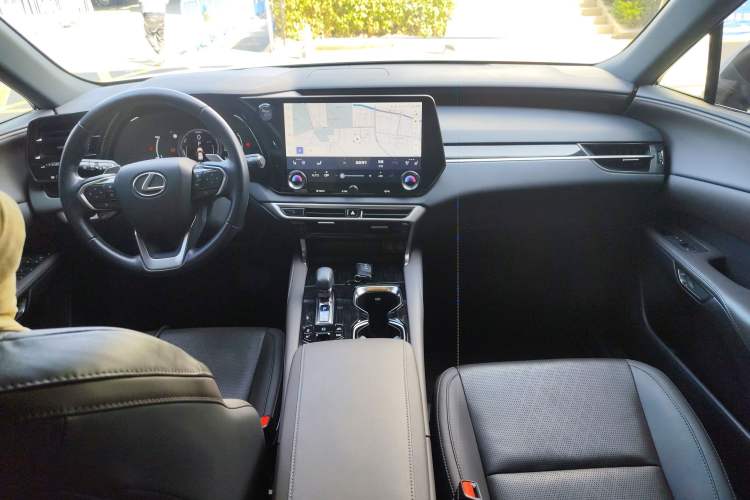 Used Lexus RX New Energy 2023 450h+ Four-Wheel Drive Enjoyment Edition Center Console