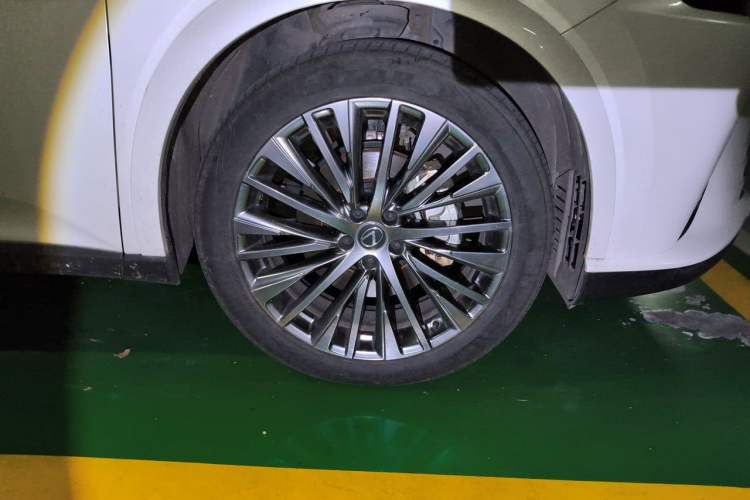 Used Lexus RX New Energy 2023 450h+ Four-Wheel Drive Enjoyment Edition Right Front Wheel Hub