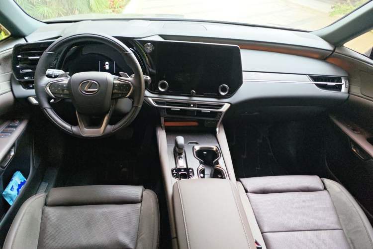 Used Lexus RX New Energy 2025 450h+ Four-Wheel Drive Comfort Edition Center Console