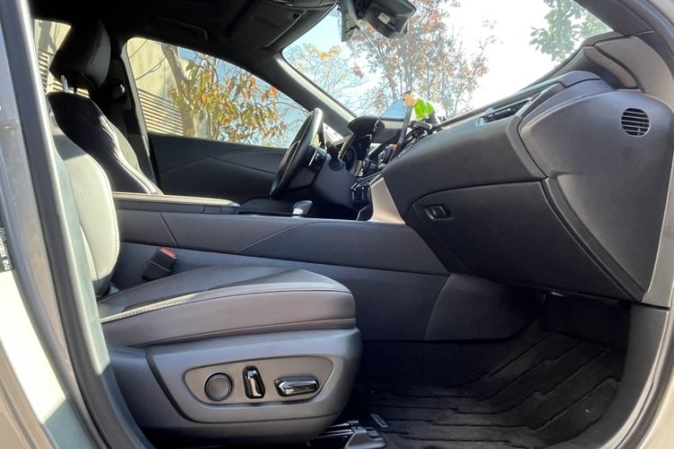 Used Lexus RX New Energy 2025 450h+ Four-Wheel Drive Comfort Edition Interior 1