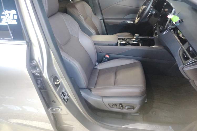 Used Lexus RX New Energy 2025 450h+ Four-Wheel Drive Comfort Edition Right Front Seat