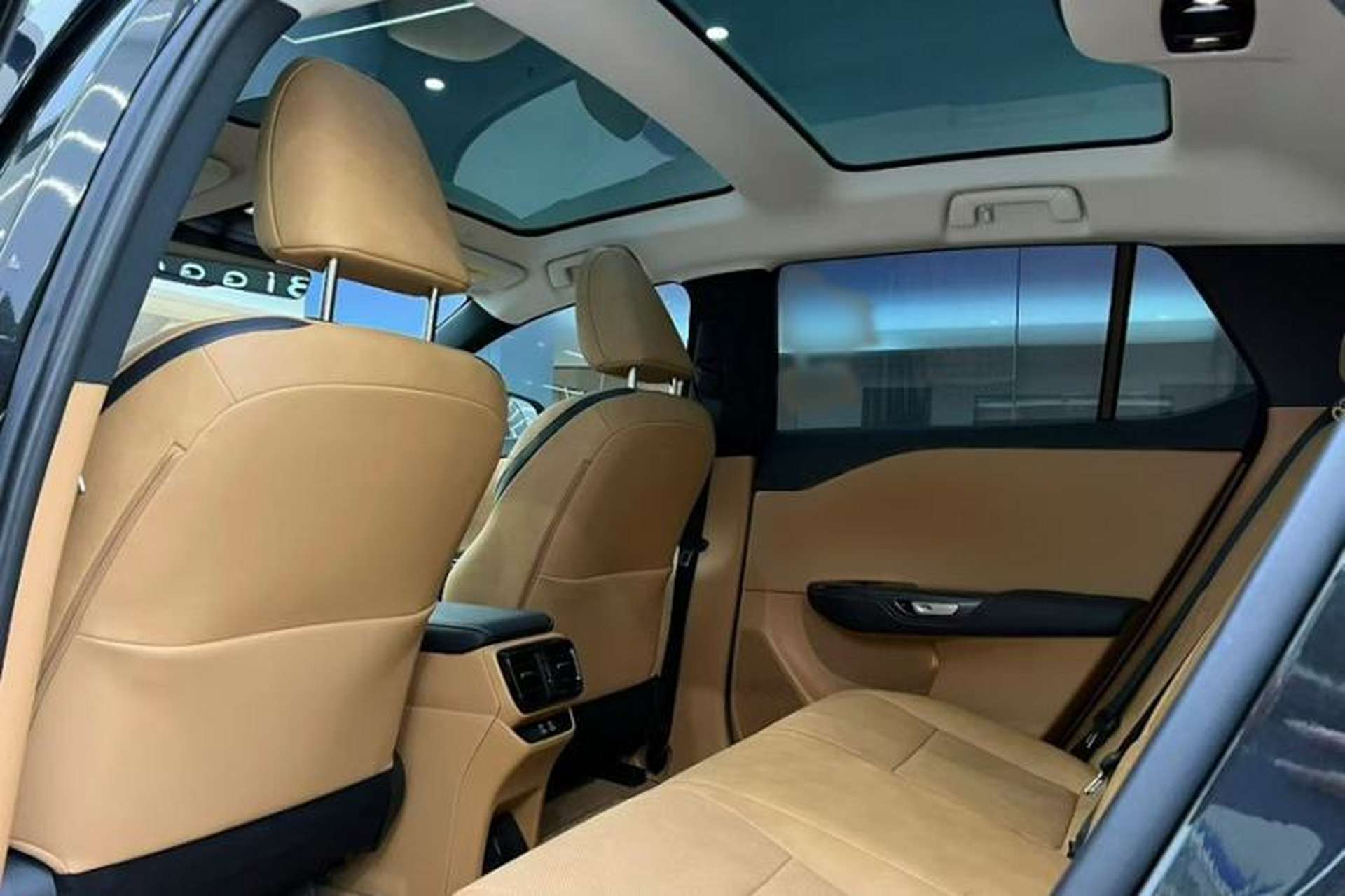 Used Lexus RZ 2023 450e All-Wheel Drive Luxury Edition Interior 2