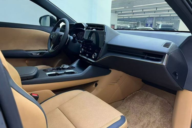 Used Lexus RZ 2023 450e All-Wheel Drive Luxury Edition Interior 3