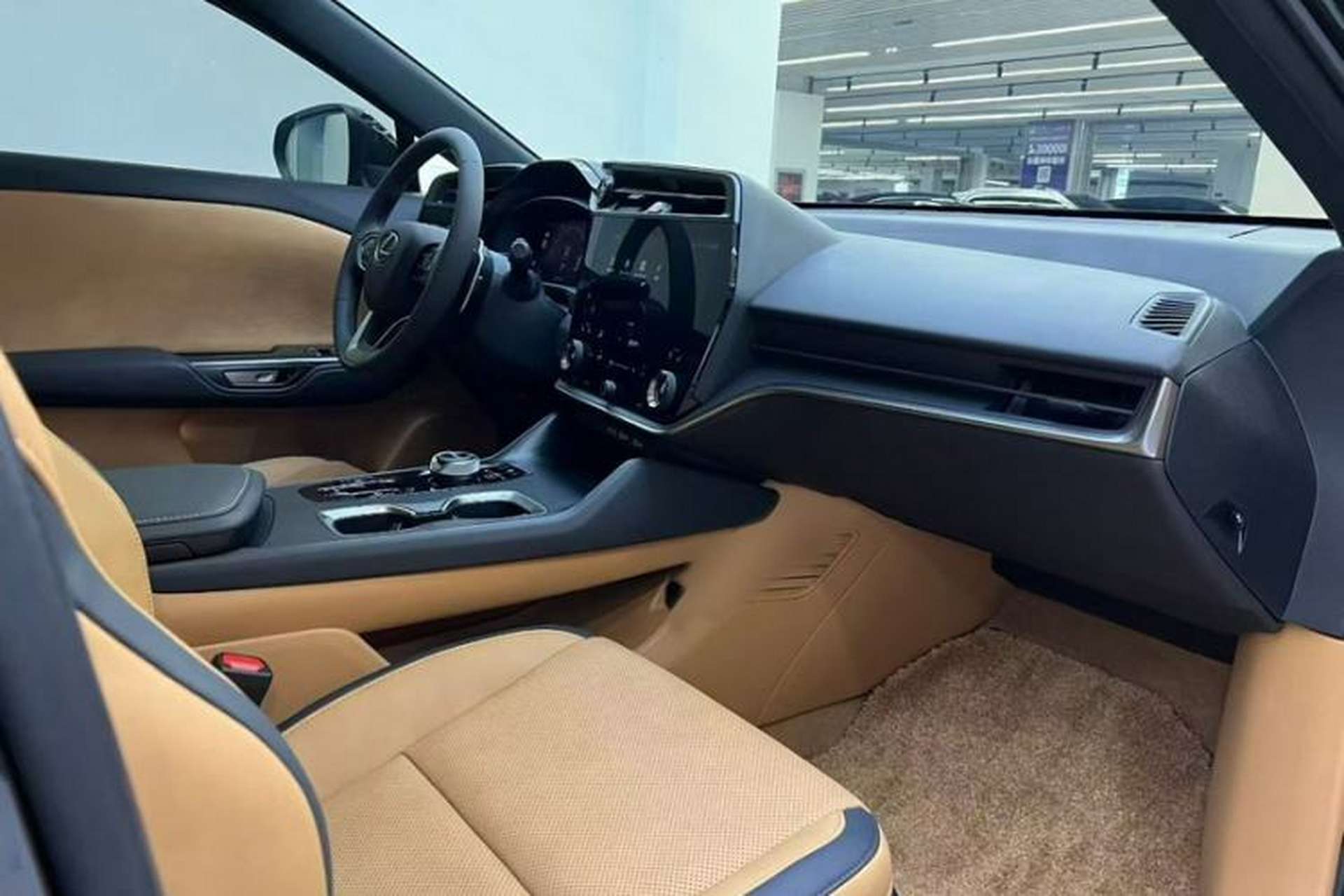 Used Lexus RZ 2023 450e All-Wheel Drive Luxury Edition Interior 3