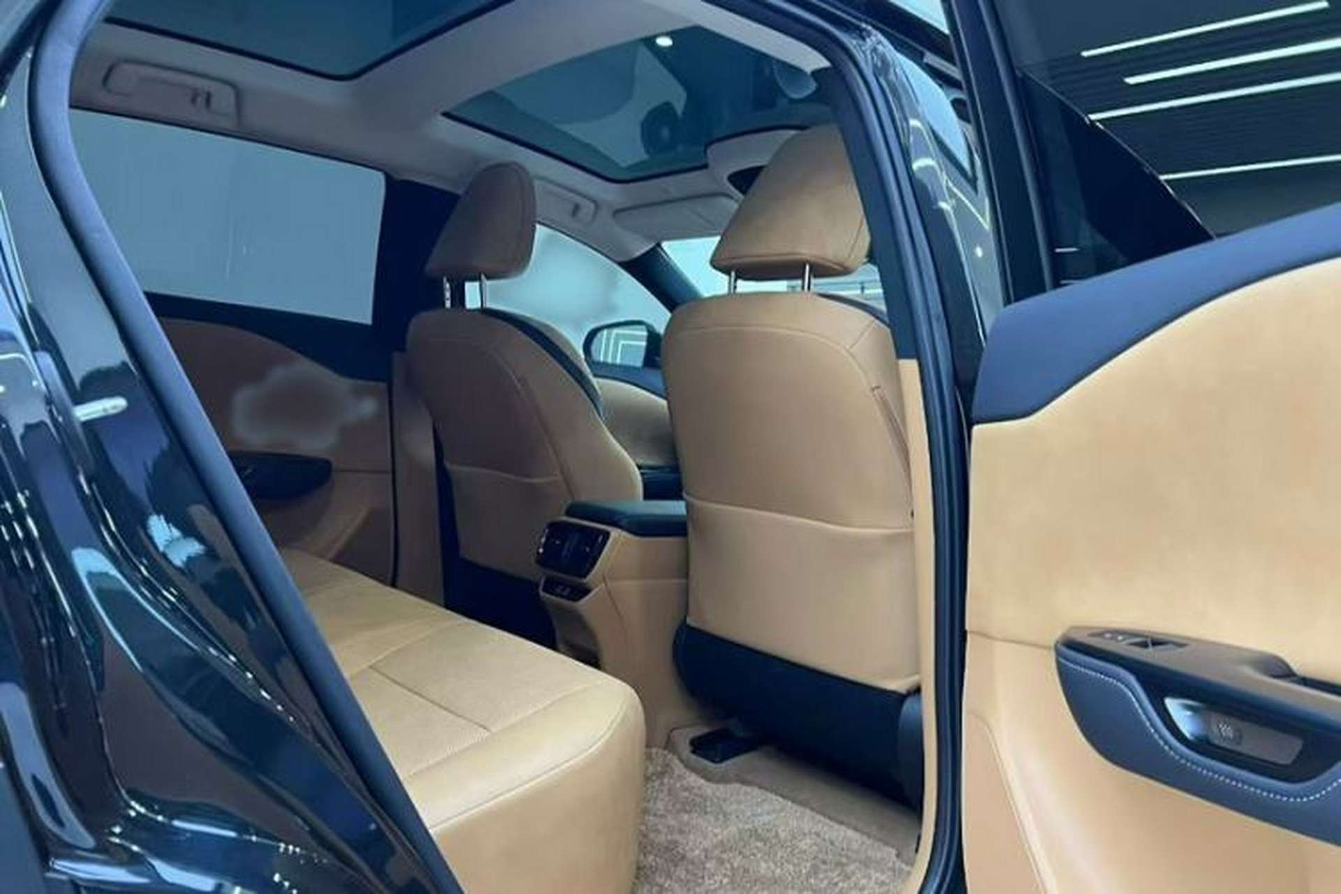 Used Lexus RZ 2023 450e All-Wheel Drive Luxury Edition Interior 4