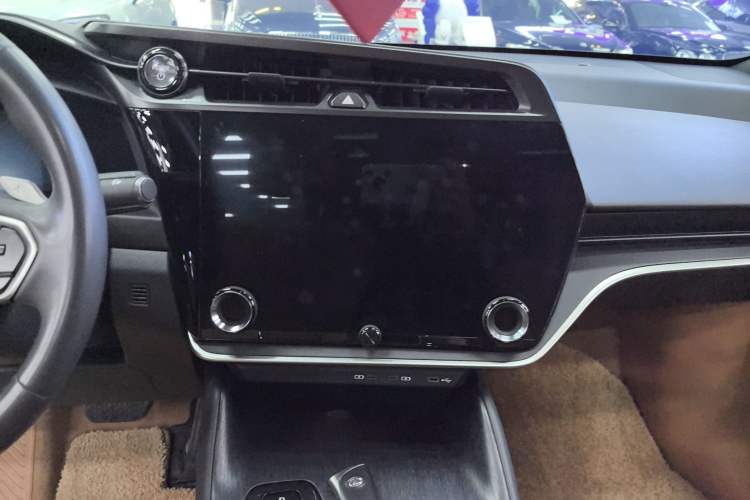 Used Lexus RZ 2023 450e All-Wheel Drive Luxury Edition Audio And AC Panel