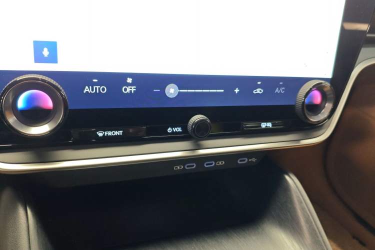 Used Lexus RZ 2023 450e All-Wheel Drive Luxury Edition Audio And AC Panel