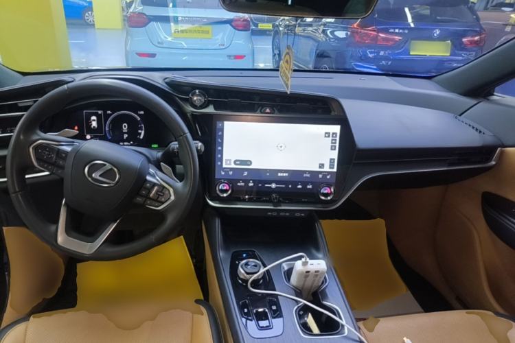 Used Lexus RZ 2023 450e All-Wheel Drive Luxury Edition Center Console