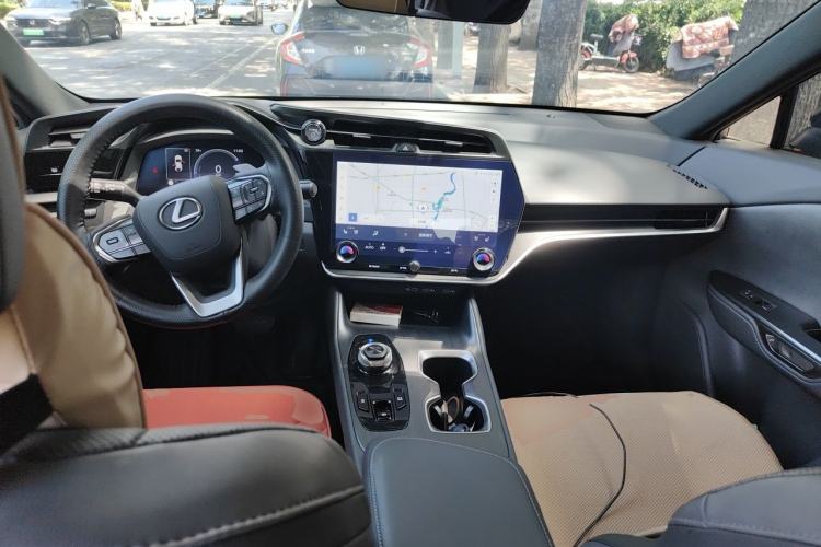 Used Lexus RZ 2023 450e All-Wheel Drive Luxury Edition Center Console