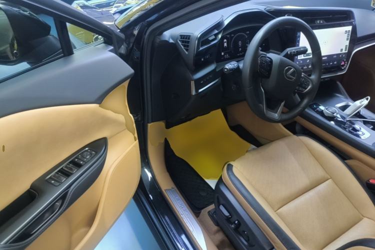 Used Lexus RZ 2023 450e All-Wheel Drive Luxury Edition Driver Seat